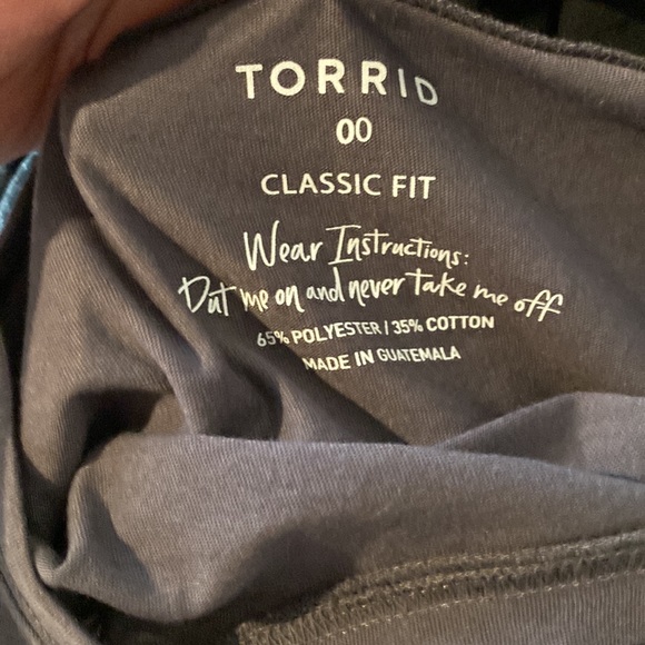 Torrid Everyday Tee - Signature Jersey Floral Moon Gray - Picture 5 of 5